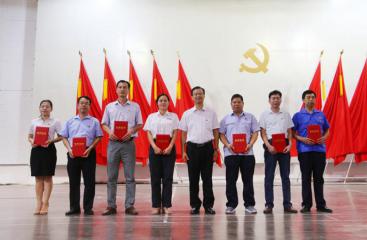 勇?lián)率姑?砥礪新作為 建功新時代