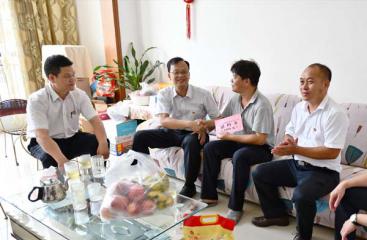 南寧糖業開展“七?一”走訪慰問困難黨員活動