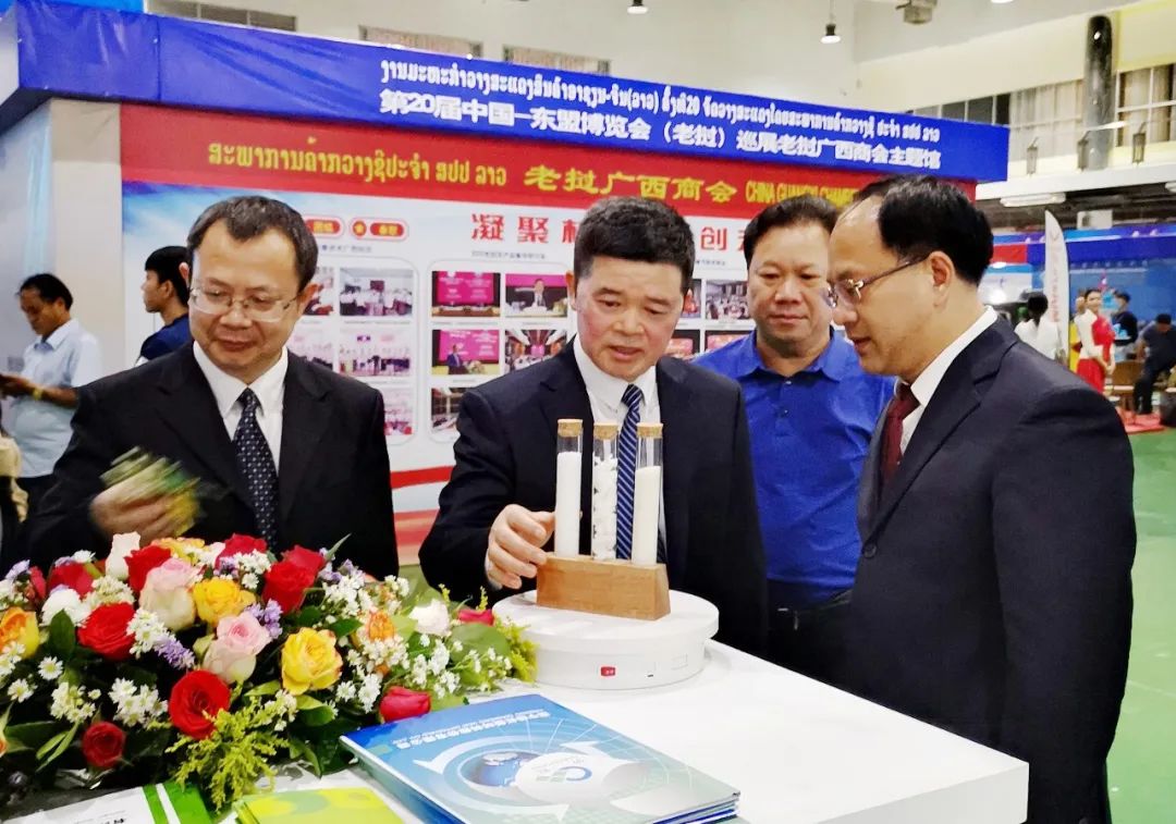 1683257276802319.jpg 農投集團黨委書記、董事長廖應燦到展位視察產品出海情況1.jpg