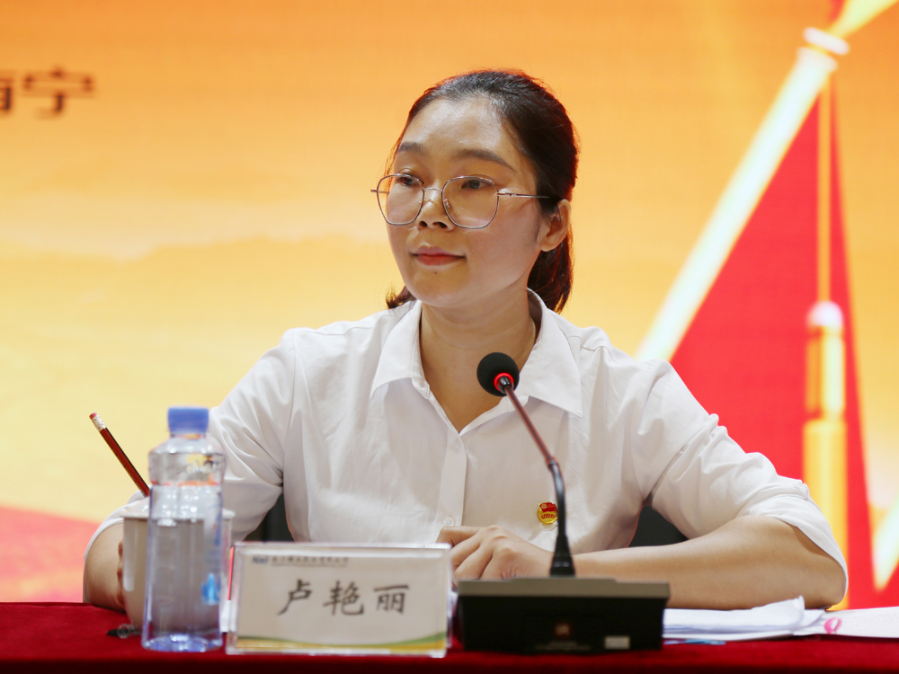 1683769708843245.jpg 盧艷麗同志代表共青團南寧糖業股份有限公司第二屆委員會作了題為《開拓創新謀發展 求實進取譜新篇》的工作報告.jpg