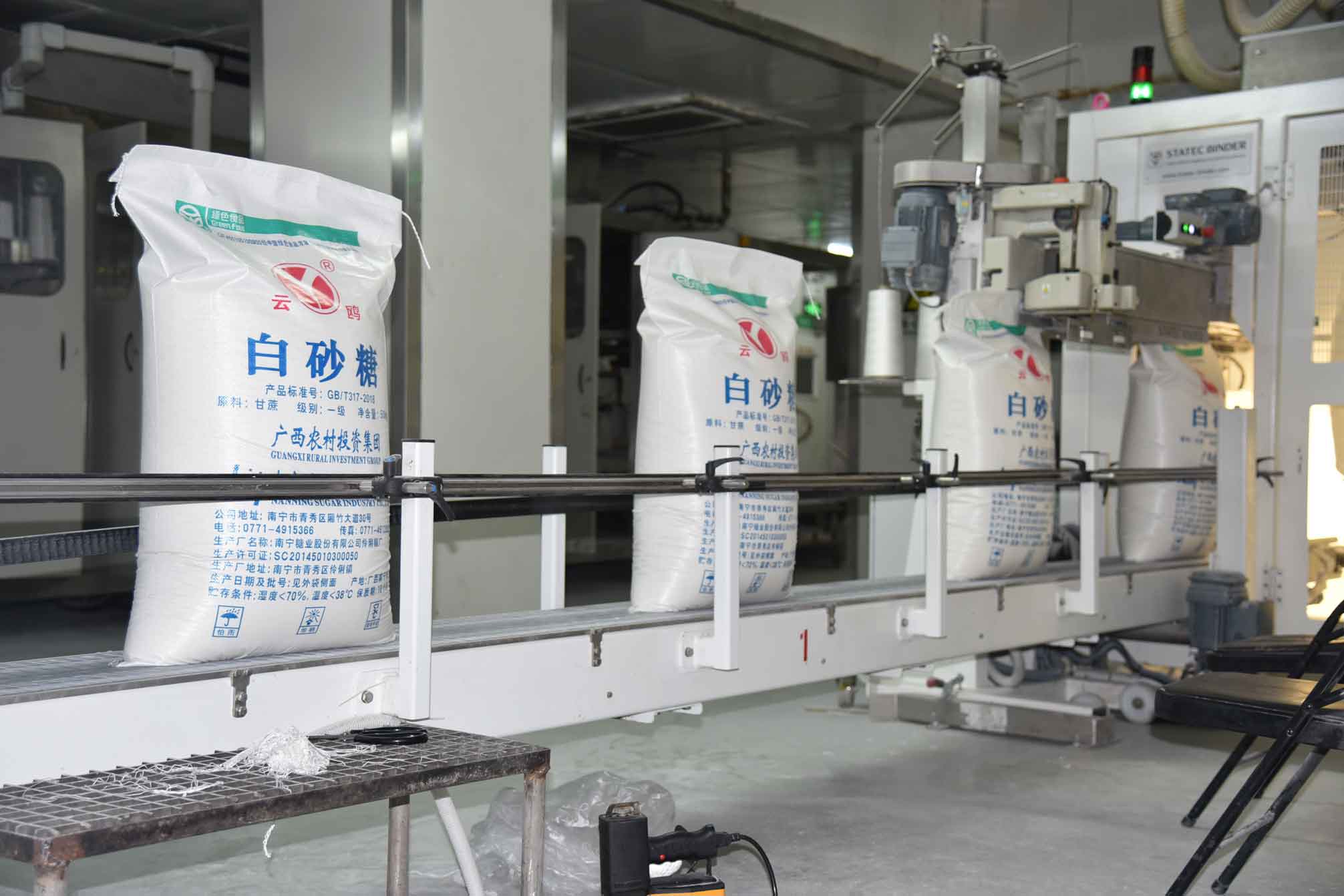 伶俐制糖公司白砂糖裝包生產.jpg