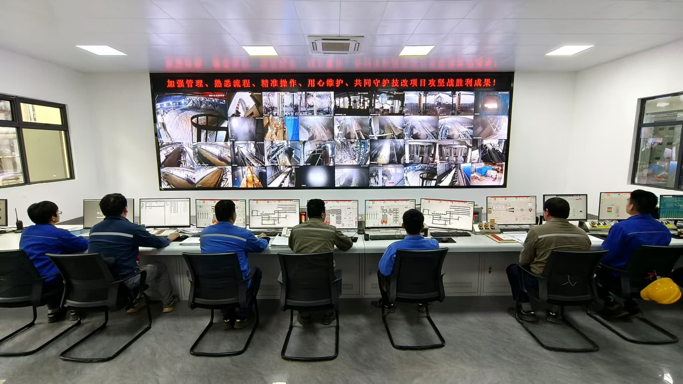 1736735233871708.jpg DCS系統集中控制操作室 陳振浪 攝.jpg