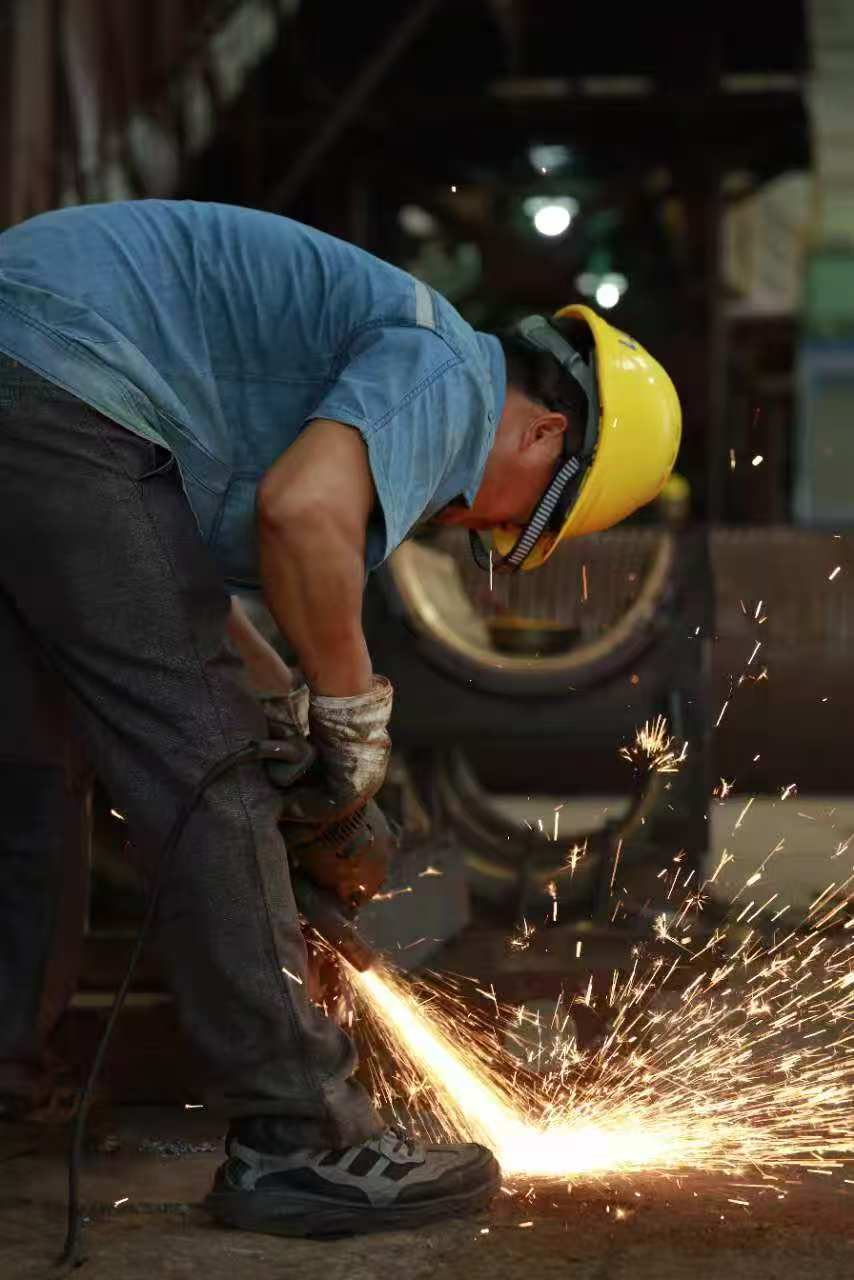 糖廠工人愛火花：博慶公司石別糖廠壓榨車間楊潔 攝 (1).jpg