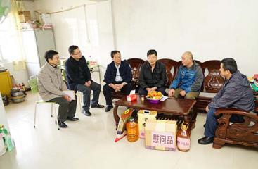 高旭走訪慰問南寧糖業困難職工